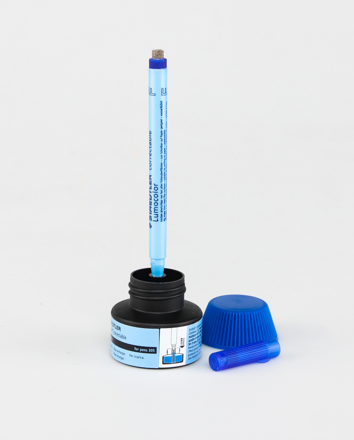 Nachfüllstation mit blauer Tinte für den löschbaren Stift des Asoki Planers