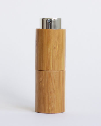 Glasflasche mit Bambusmantel zum Selbstbefüllen